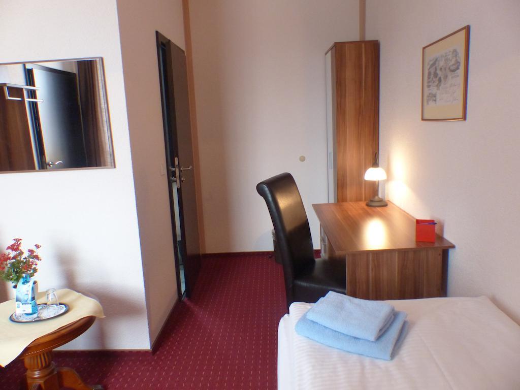 ארטרן Hotel Friedchen Mit Eigener Fleischerei חדר תמונה