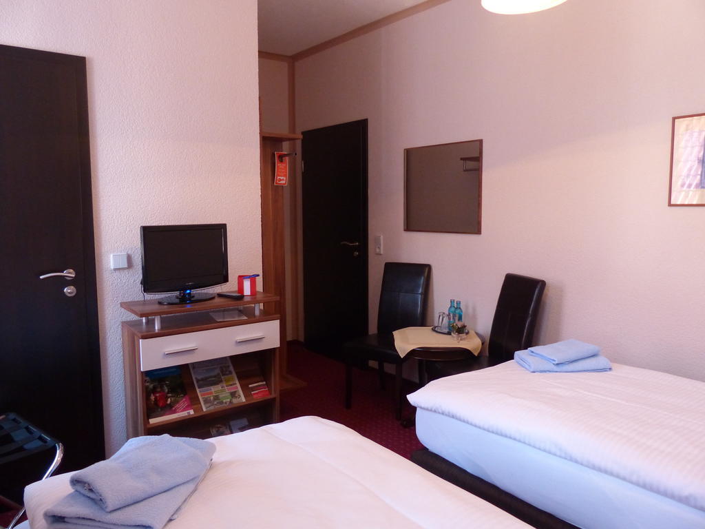 ארטרן Hotel Friedchen Mit Eigener Fleischerei חדר תמונה